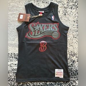 Mitchell & Ness Sixers Allen Iverson
2000/01 Dynamic Swingman Jersey - Small